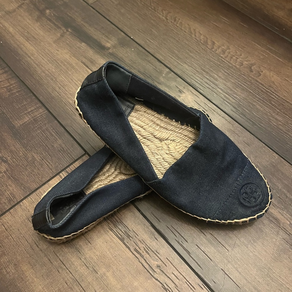 Women’s Tory Burch Denim Loafers. Blue canvas flat espadrilles.